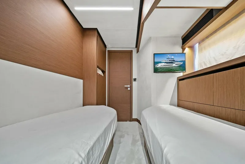 Slide: The Image of 2023 Prestige X70 'Charlotte' - 5750397