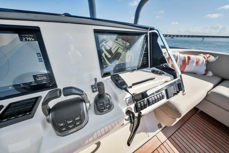 Slide: The Image of 2023 Prestige X70 'Charlotte' - 5750419