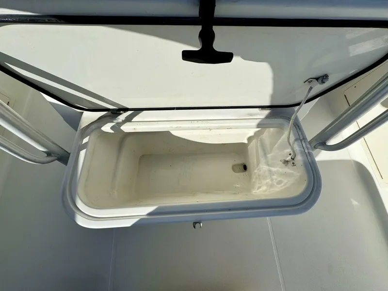 Slide: The Image of Hydra-Sports Vector 3300 CC 2004 - 5751377