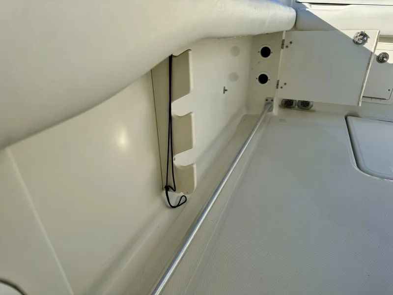 Slide: The Image of Hydra-Sports Vector 3300 CC 2004 - 5751442