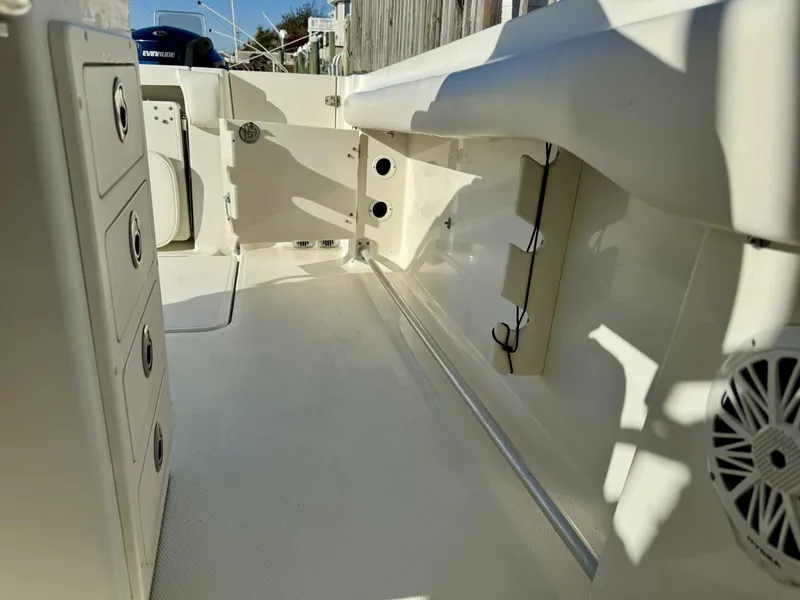 Slide: The Image of Hydra-Sports Vector 3300 CC 2004 - 5751445