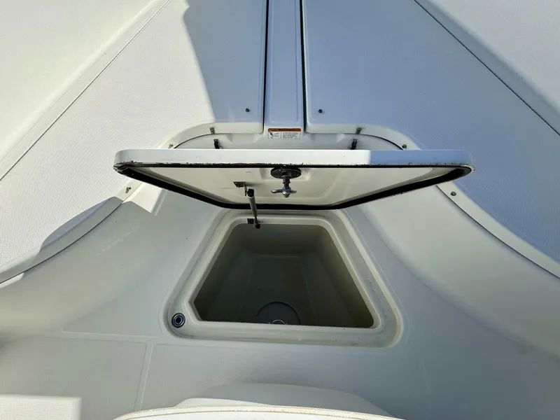 Slide: The Image of Hydra-Sports Vector 3300 CC 2004 - 5751373