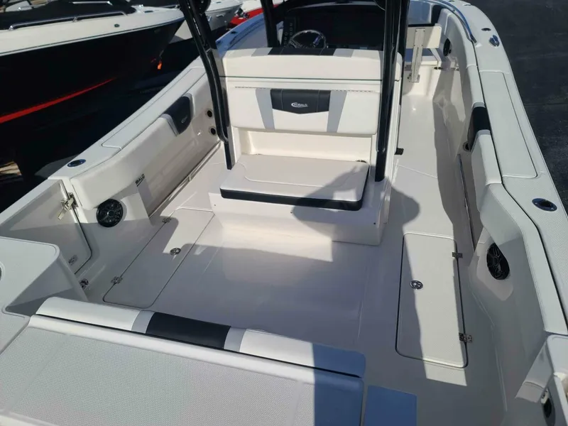 Slide: The Image of Robalo R270 2023 - 5752430