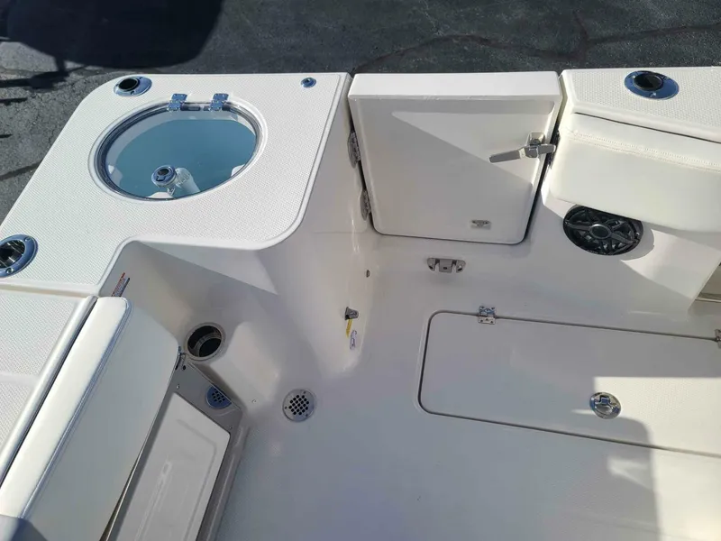 Slide: The Image of Robalo R270 2023 - 5752429