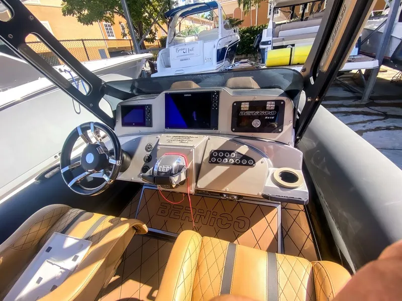 Slide: The Image of Other Bernico RX 10 2018 - 5752681