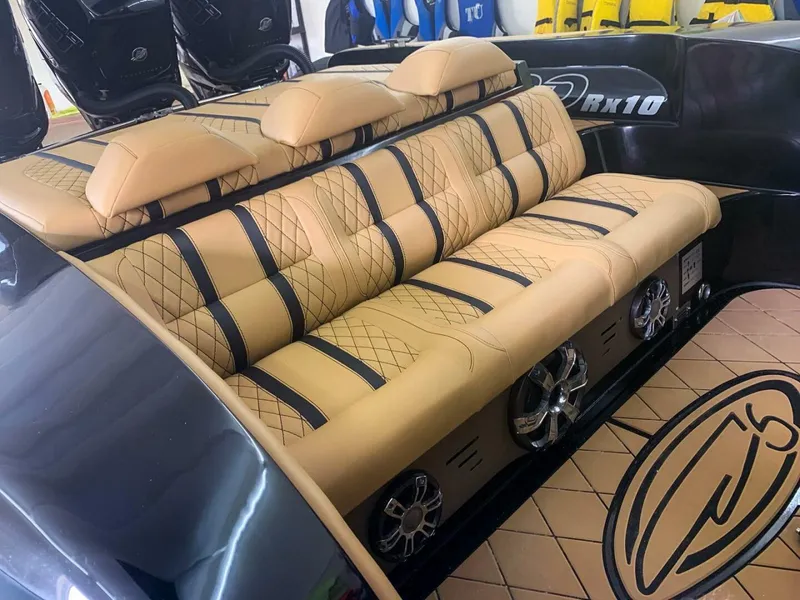 Slide: The Image of Other Bernico RX 10 2018 - 5752690