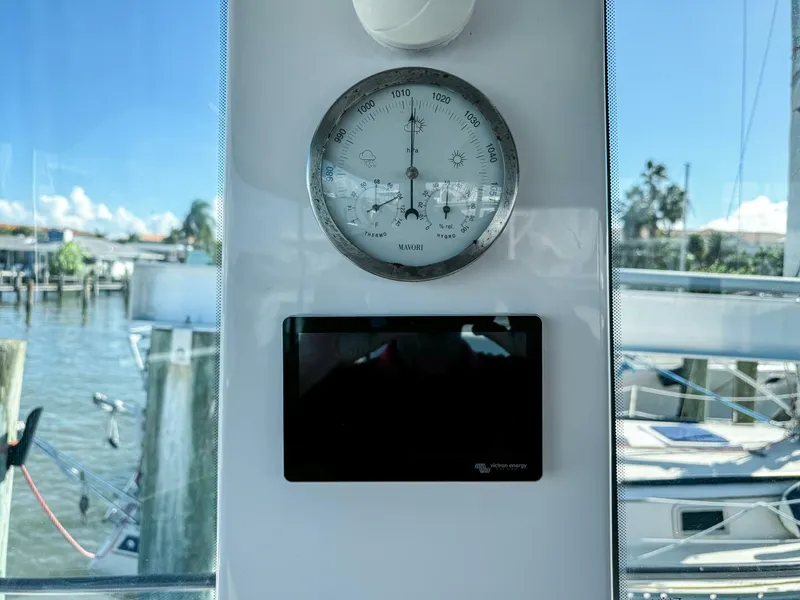 Slide: The Image of Axopar 37 Cross Cabin 2024 - 5752741