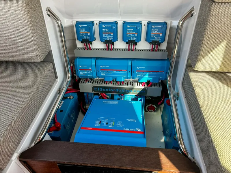 Slide: The Image of Axopar 37 Cross Cabin 2024 - 5752734