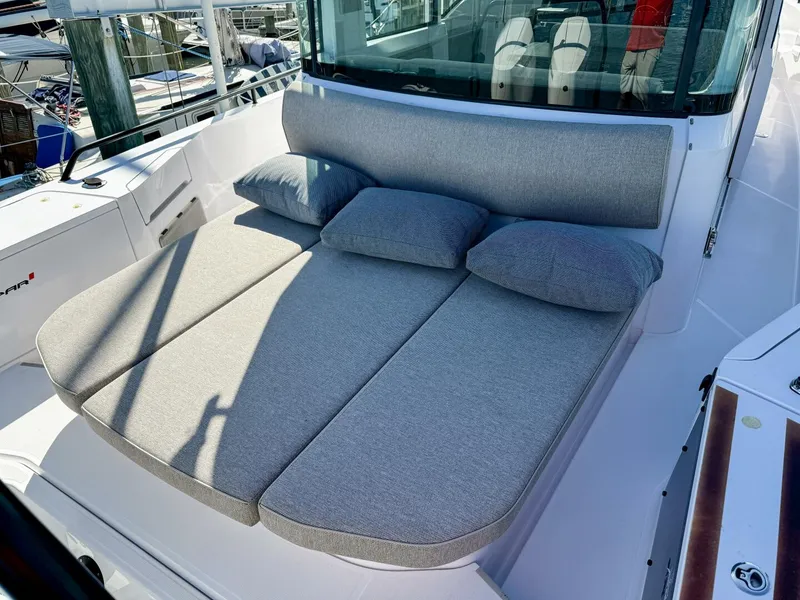 Slide: The Image of Axopar 37 Cross Cabin 2024 - 5752732