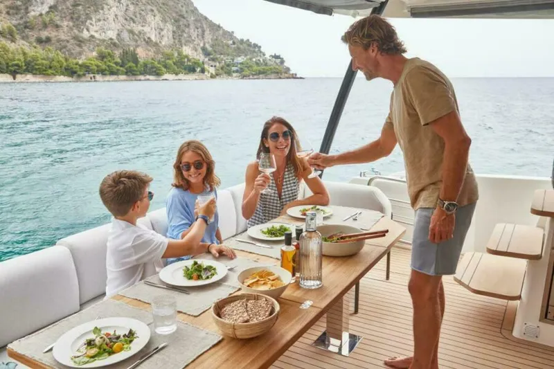 Slide: The Image of M48 Prestige Aft Dining - 5752846