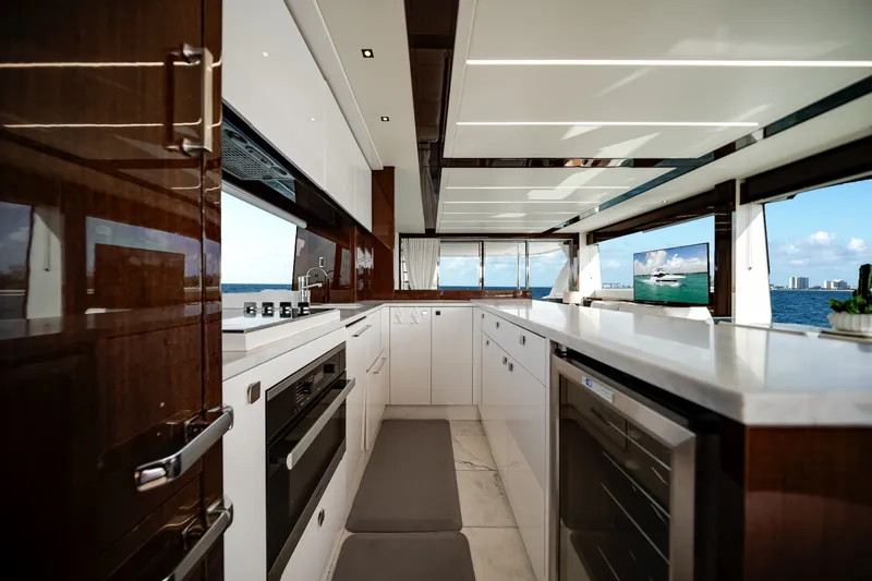 Slide: The Image of Sunseeker 76 YACHT 2019 - 5753683