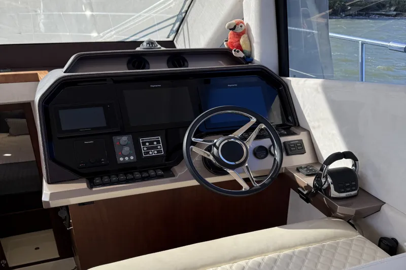 Slide: The Image of Galeon 500 FLY 2018 - 5753743