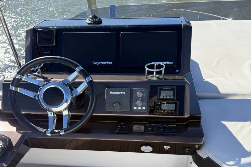 Slide: The Image of Galeon 500 FLY 2018 - 5753779