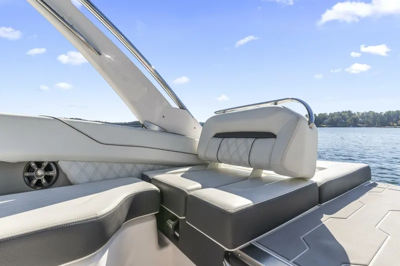 Slide: The Image of Regal LS6 2021 - 5754812