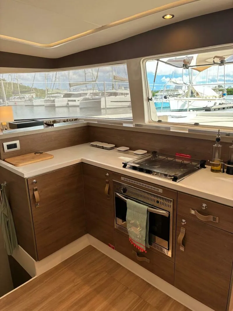 Slide: The Image of Bali 4.2 2023 - 5754899