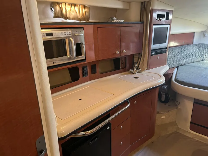 Slide: The Image of 2005 Sea Ray 320 Sundancer - 5763938