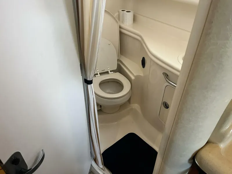 Slide: The Image of 2005 Sea Ray 320 Sundancer - 5763943