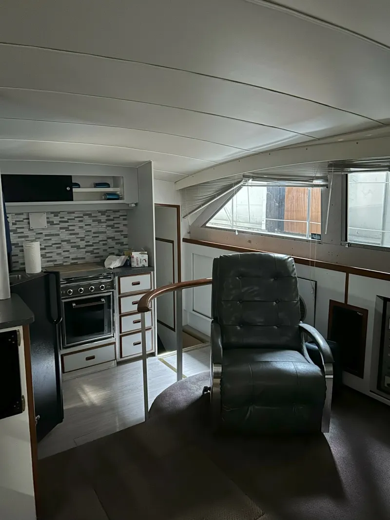 Slide: The Image of Bertram 42 Motor Yacht 1977 - 7586560
