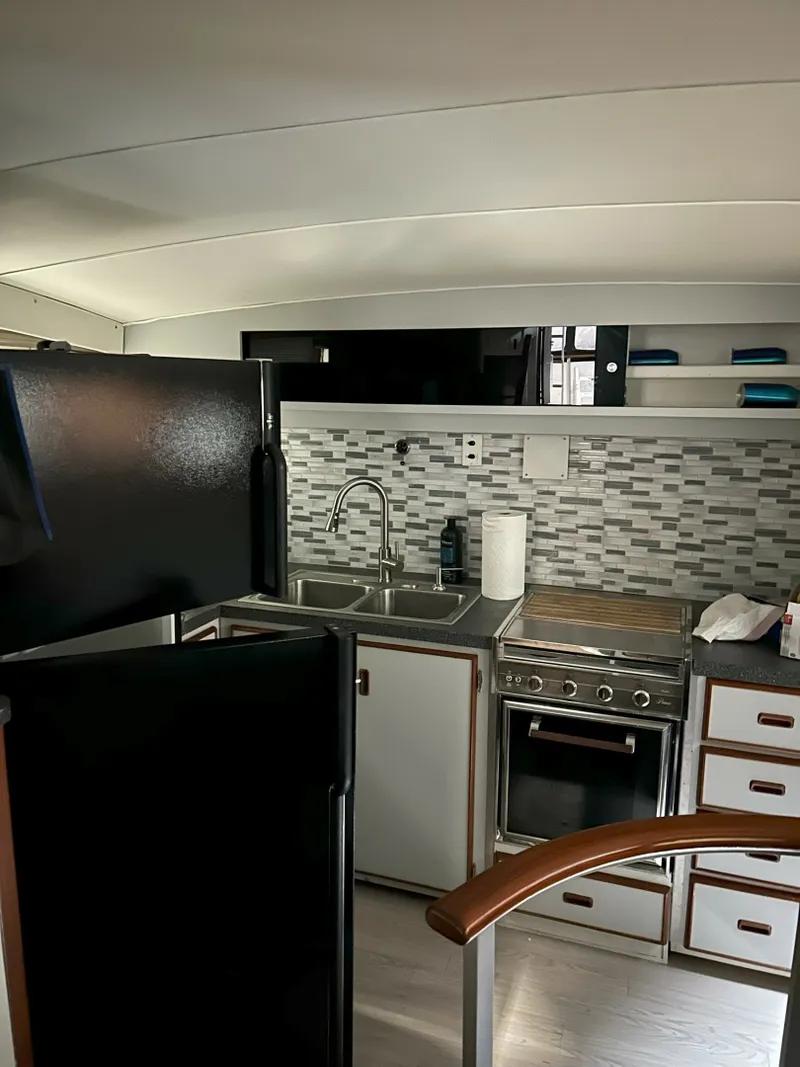 Slide: The Image of Bertram 42 Motor Yacht 1977 - 7586602