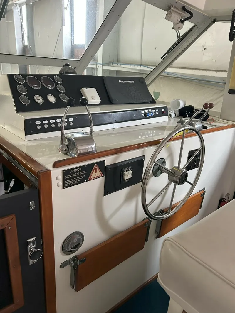 Slide: The Image of Bertram 42 Motor Yacht 1977 - 7586539