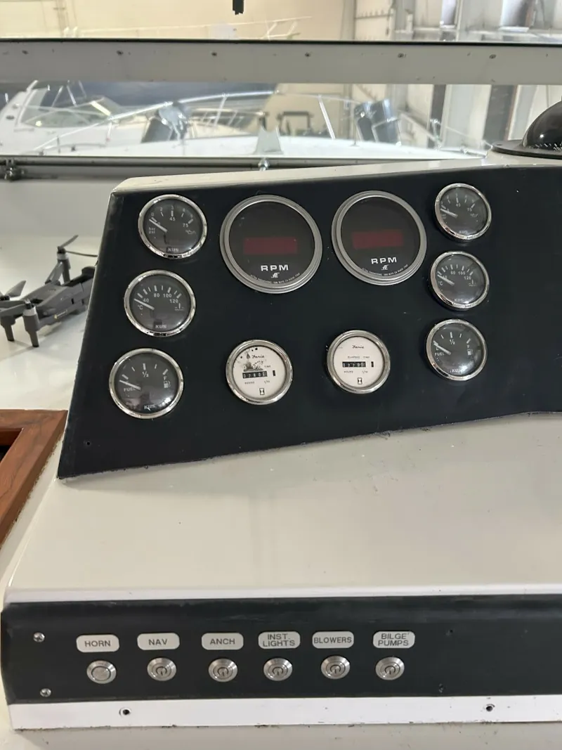 Slide: The Image of Bertram 42 Motor Yacht 1977 - 7586544