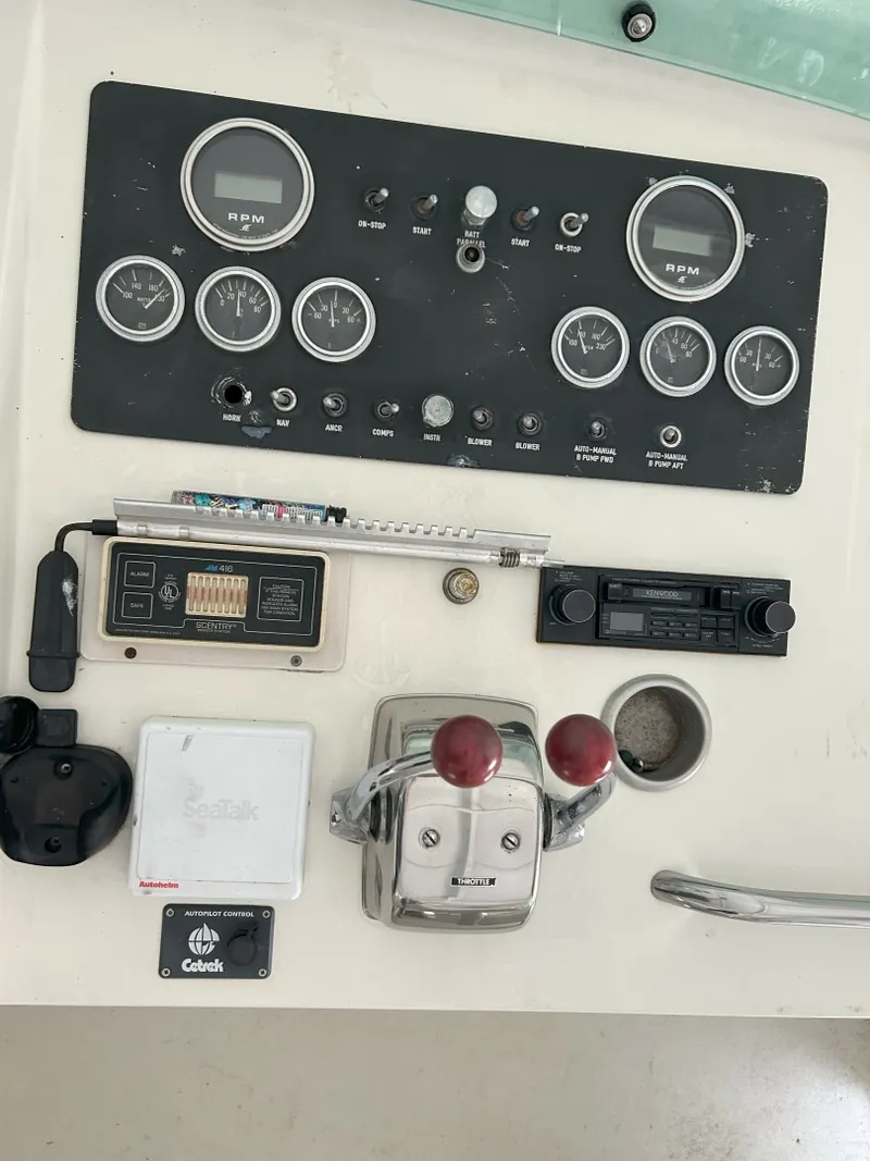 Slide: The Image of Bertram 42 Motor Yacht 1977 - 7586653