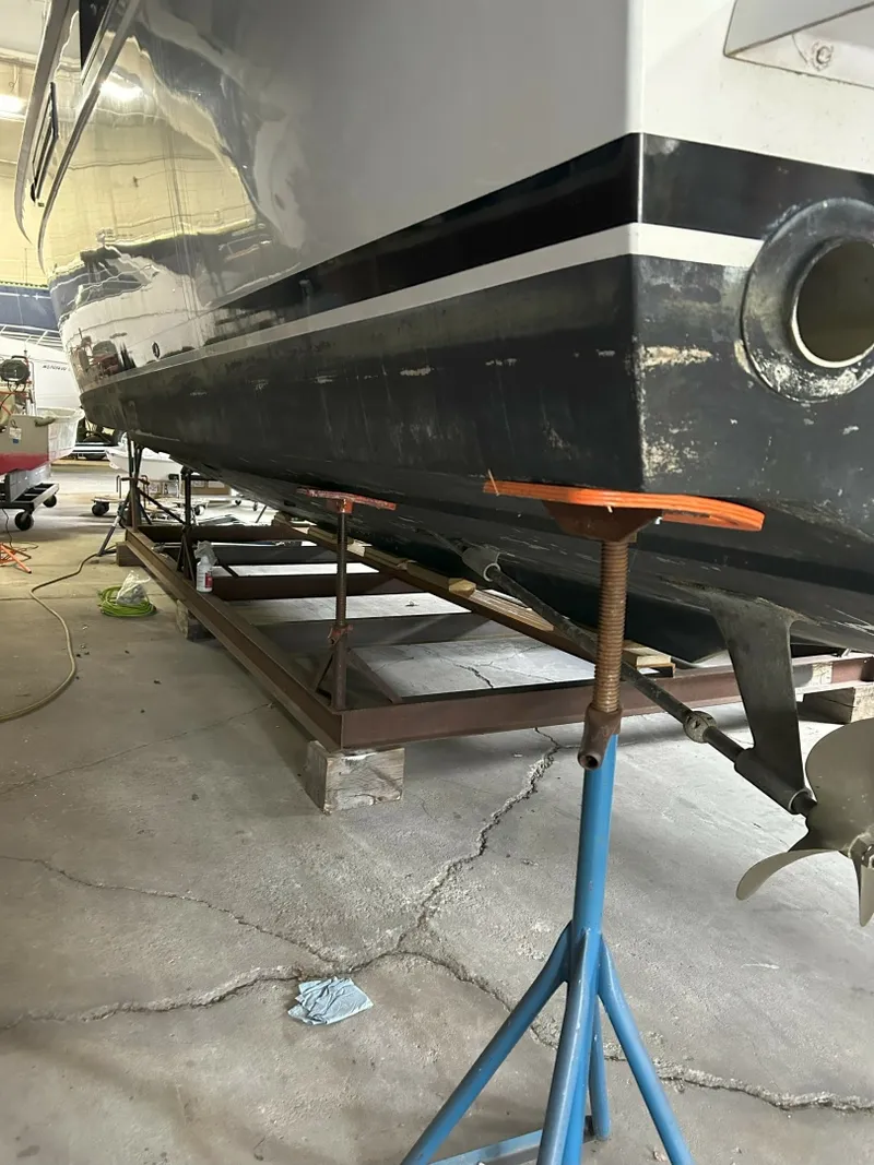 Slide: The Image of Bertram 42 Motor Yacht 1977 - 7586520