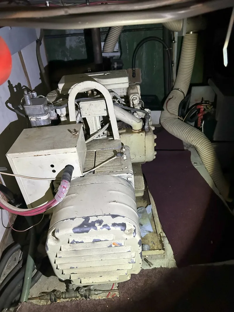 Slide: The Image of Bertram 42 Motor Yacht 1977 - 7586644