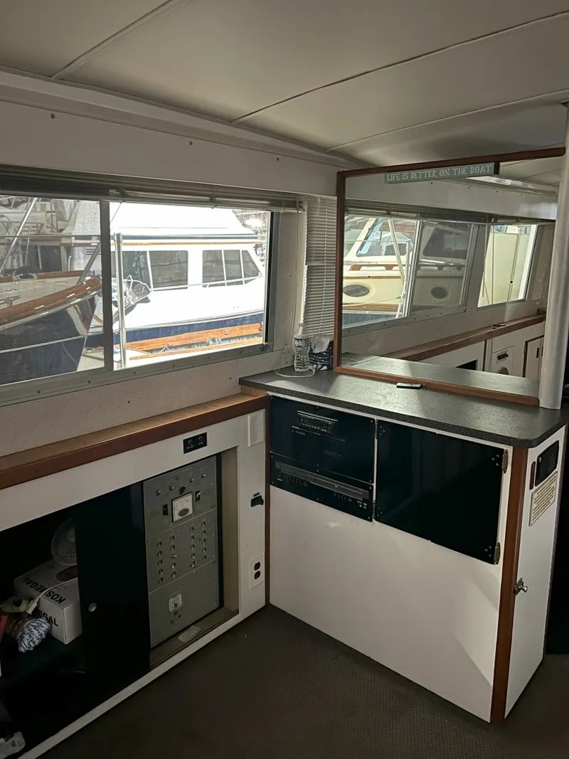 Slide: The Image of Bertram 42 Motor Yacht 1977 - 7586562