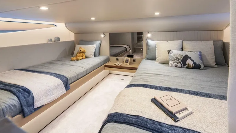 Slide: The Image of Riviera 4300 SE Image 018 - 5755341