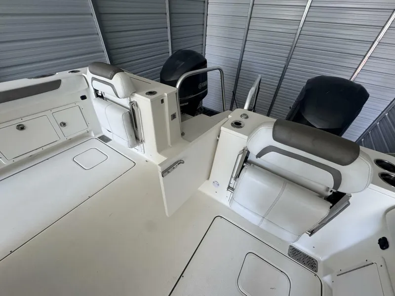 Slide: The Image of 2018 World Cat 320  - 5755798