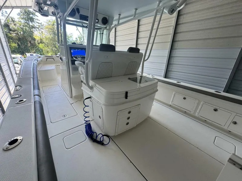 Slide: The Image of 2018 World Cat 320  - 5755799