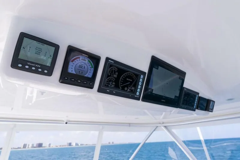 Slide: The Image of 2021 Viking 54 Convertible HAMMERHEADS Helm - 5755696