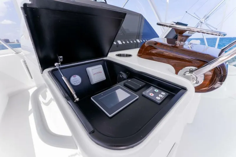 Slide: The Image of 2021 Viking 54 Convertible HAMMERHEADS Helm - 5755698