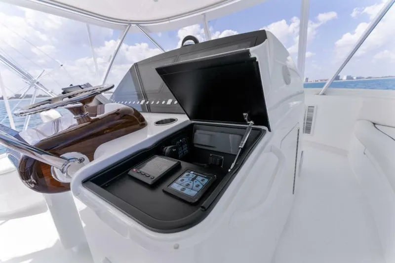 Slide: The Image of 2021 Viking 54 Convertible HAMMERHEADS Helm - 5755699