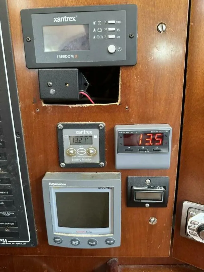 Slide: The Image of Beneteau 423 2004 - 5760203