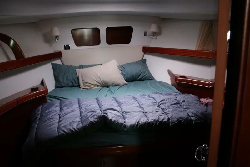 Slide: The Image of 2006 Beneteau Swift Trawler 42 Master Cabin - 5774959