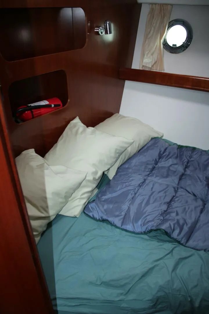 Slide: The Image of 2006 Beneteau Swift Trawler 42 Guest Cabin - 5774960