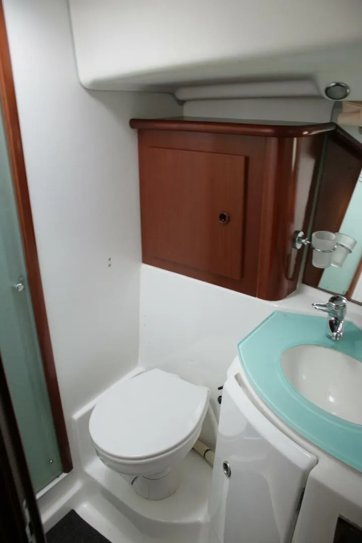 Slide: The Image of 2006 Beneteau Swift Trawler 42 Forward Head - 5774961