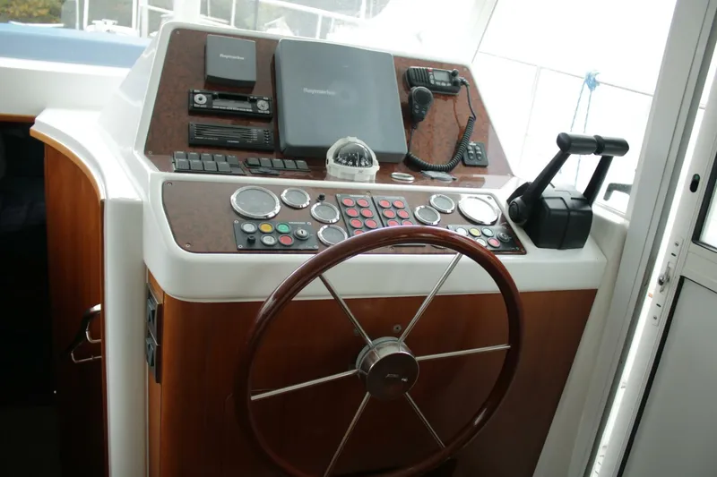 Slide: The Image of 2006 Beneteau Swift Trawler 42 Lower Helm Station - 5774952