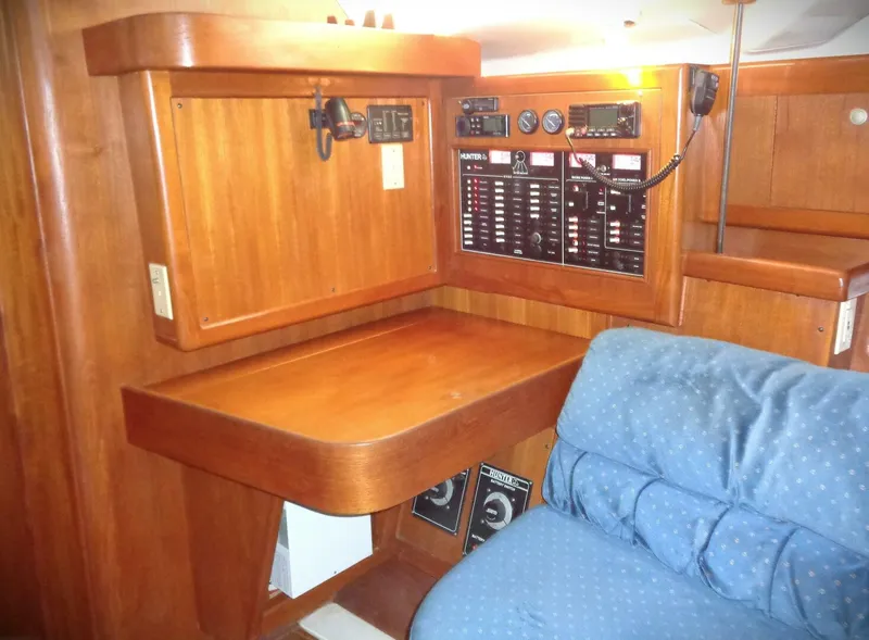 Slide: The Image of Hunter 380 2001 - 5757408