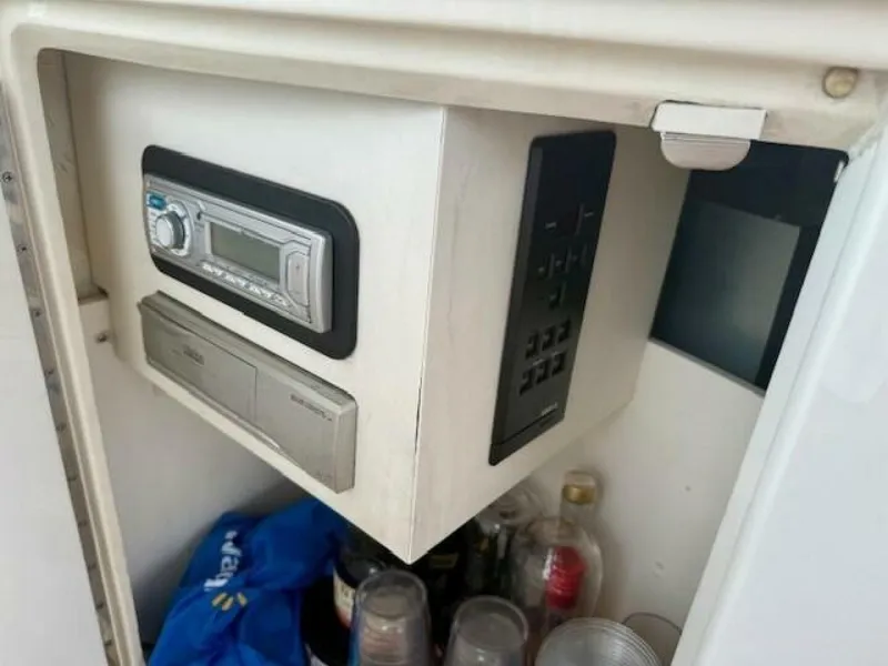 Slide: The Image of Sea Ray 540 Cockpit Motor Yacht 2001 - 5758861