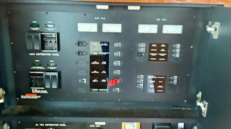 Slide: The Image of Sea Ray 540 Cockpit Motor Yacht 2001 - 5758865