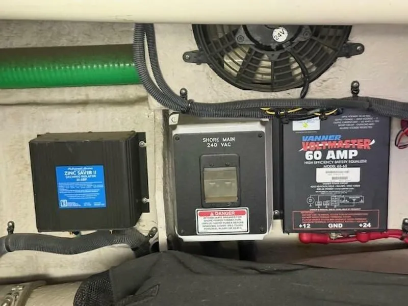 Slide: The Image of Sea Ray 540 Cockpit Motor Yacht 2001 - 5758873