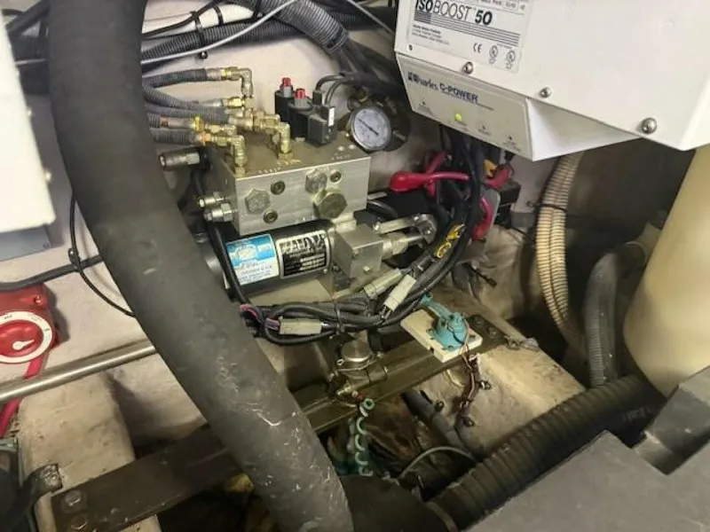 Slide: The Image of Sea Ray 540 Cockpit Motor Yacht 2001 - 5758874