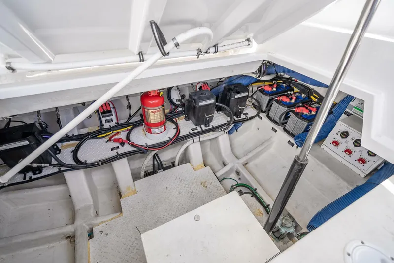 Slide: The Image of Cruisers Yachts GLS OB 2022 - 5757850