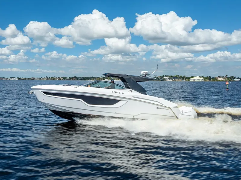 Slide: The Image of Cruisers Yachts GLS OB 2022 - 5757837