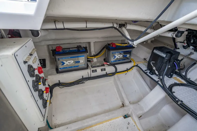 Slide: The Image of Cruisers Yachts GLS OB 2022 - 5757868