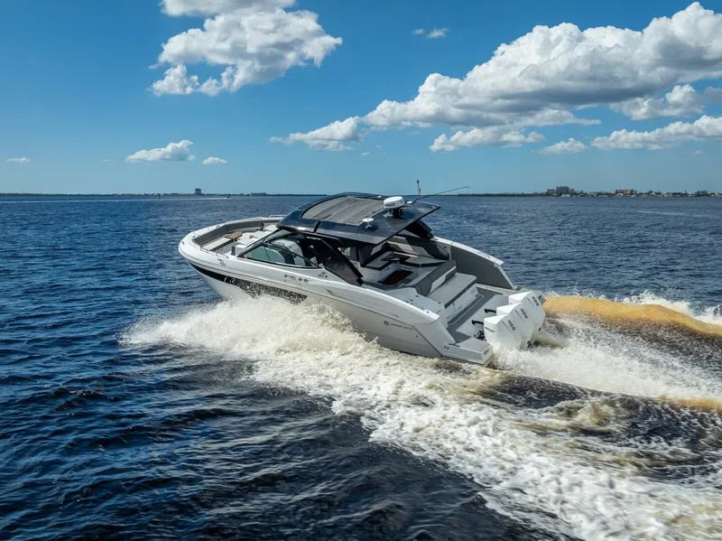 Slide: The Image of Cruisers Yachts GLS OB 2022 - 5757839