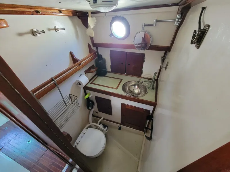 Slide: The Image of Westsail 32 1975 - 5758345